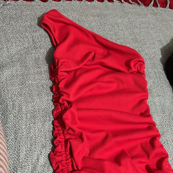 One shoulder knot side dress - Picture 2 of 4